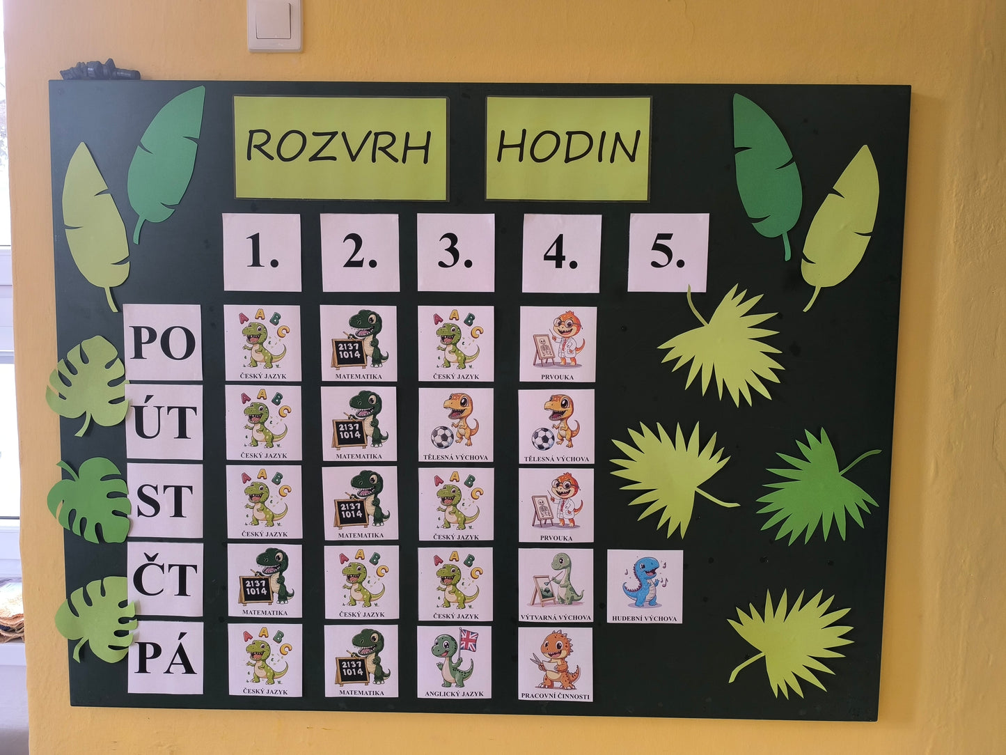 Rozvrh hodin - dinosauři