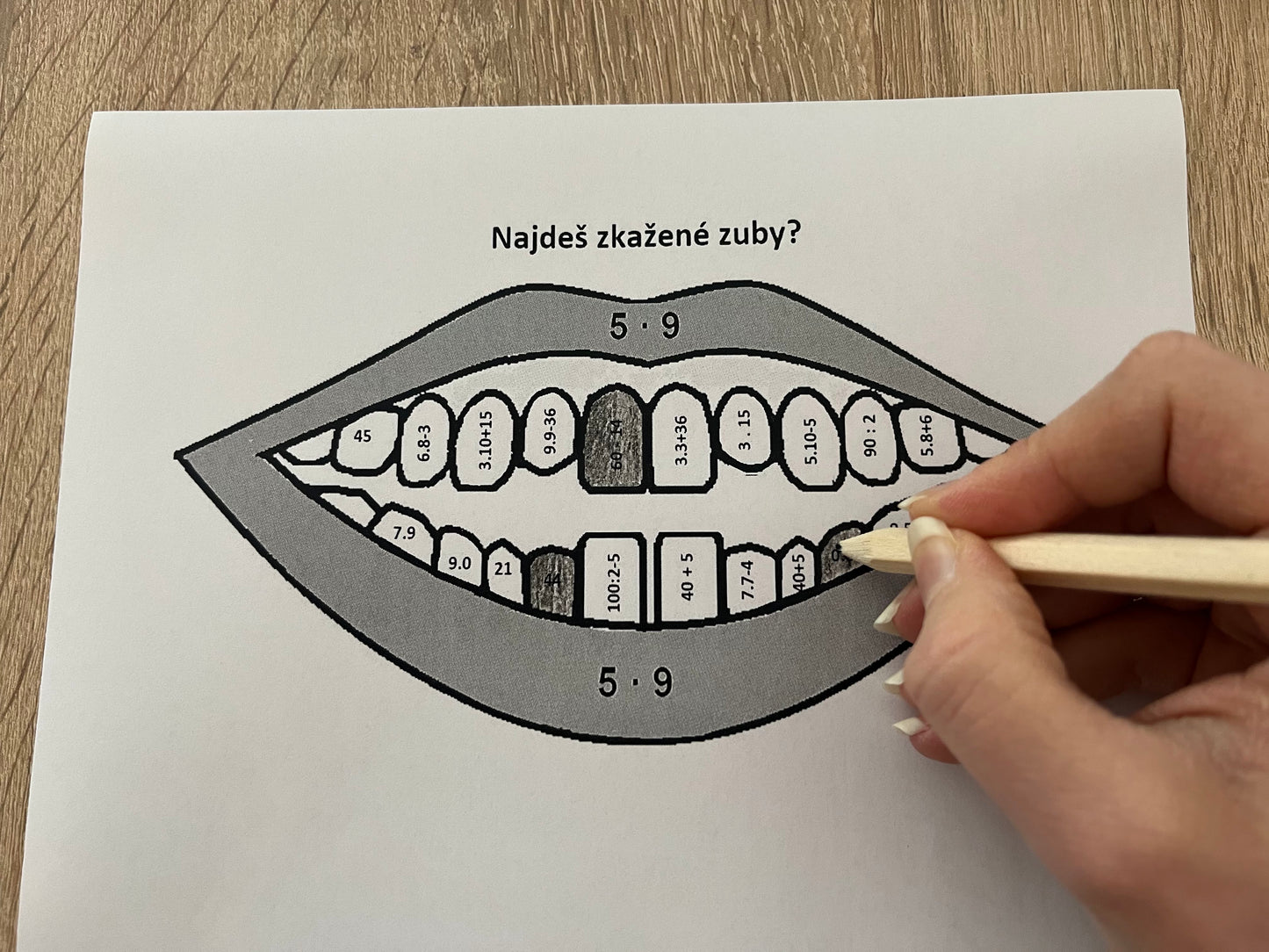 Najdeš zkažené zuby?